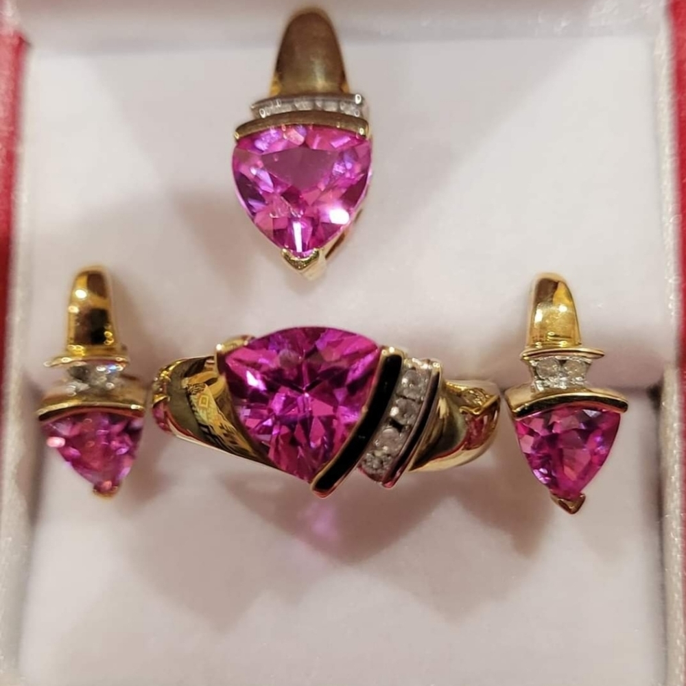 Ring,earrings, and pendant (no chain)